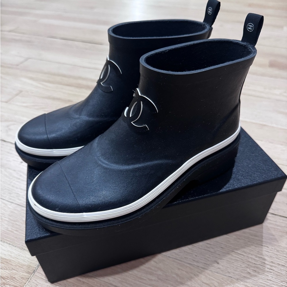 Chanel Logo Rain Booties - Picture 6 of 13